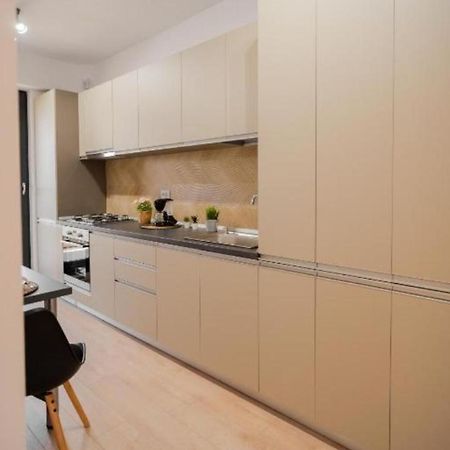 Lux Apartament Bacău Exterior foto
